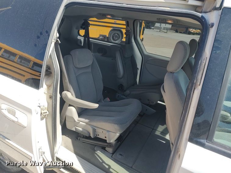 image for item LG9760 2006 Chrysler Town & Country  van