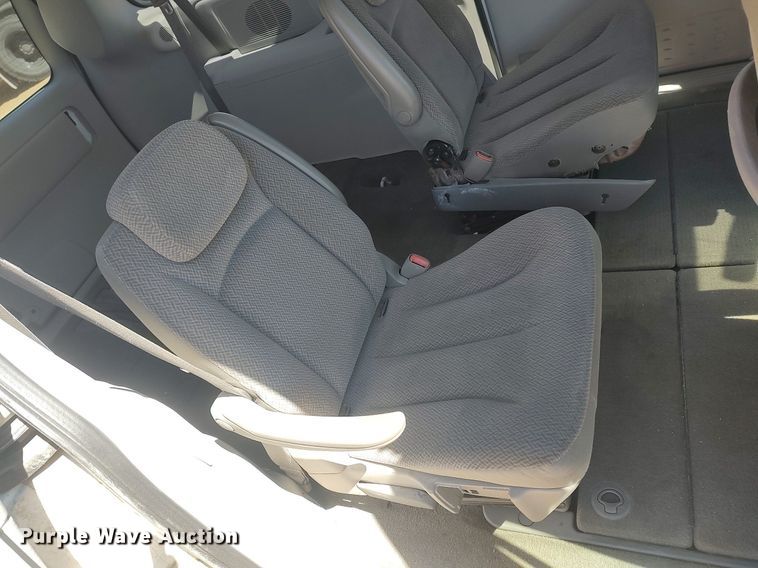 image for item LG9760 2006 Chrysler Town & Country  van