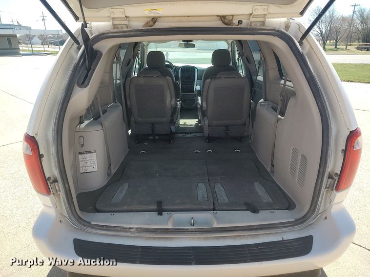 image for item LG9760 2006 Chrysler Town & Country  van