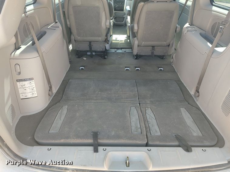 image for item LG9760 2006 Chrysler Town & Country  van