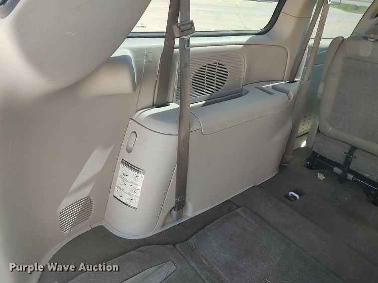 image for item LG9760 2006 Chrysler Town & Country  van