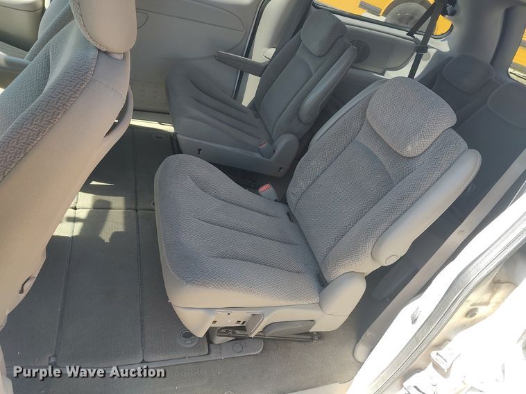 image for item LG9760 2006 Chrysler Town & Country  van