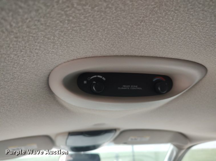 image for item LG9760 2006 Chrysler Town & Country  van