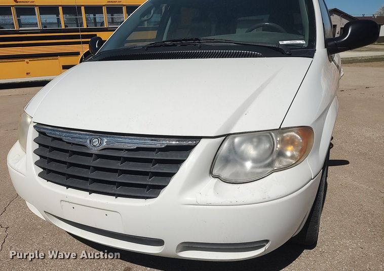 image for item LG9760 2006 Chrysler Town & Country  van