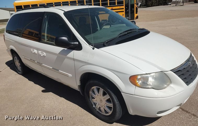 image for item LG9760 2006 Chrysler Town & Country  van