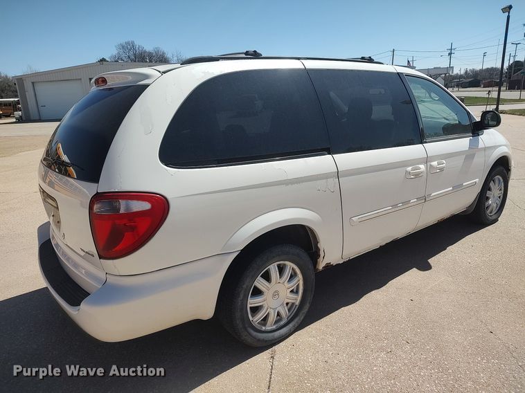 image for item LG9760 2006 Chrysler Town & Country  van