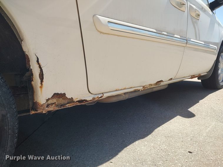 image for item LG9760 2006 Chrysler Town & Country  van