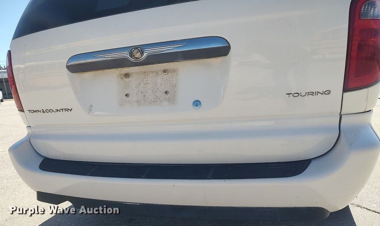 image for item LG9760 2006 Chrysler Town & Country  van
