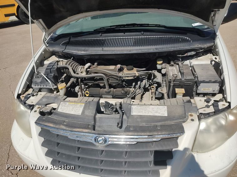 image for item LG9760 2006 Chrysler Town & Country  van