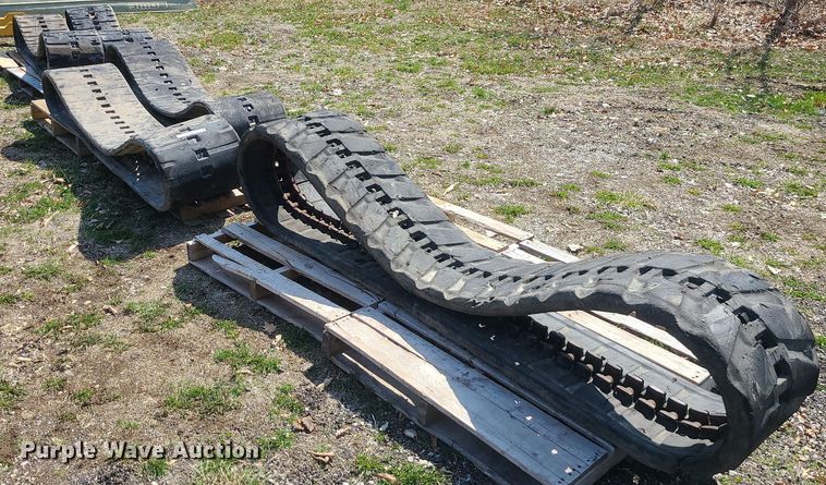 image for item LI9031 Rubber tracks