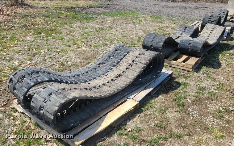 image for item LI9031 Rubber tracks