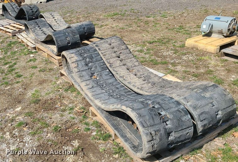 image for item LI9031 Rubber tracks