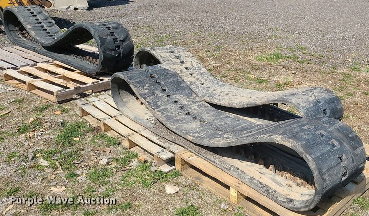 image for item LI9031 Rubber tracks