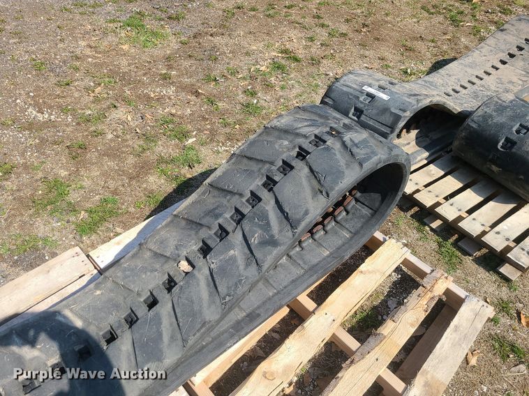 image for item LI9031 Rubber tracks