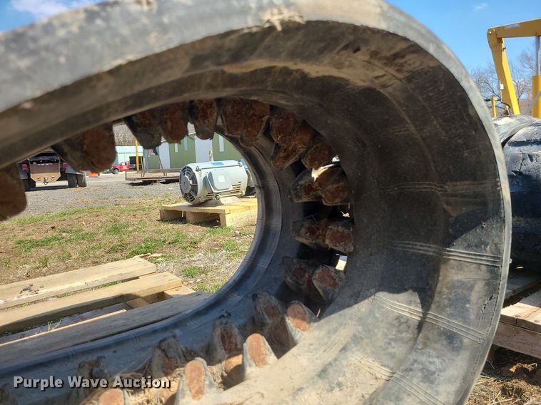 image for item LI9031 Rubber tracks