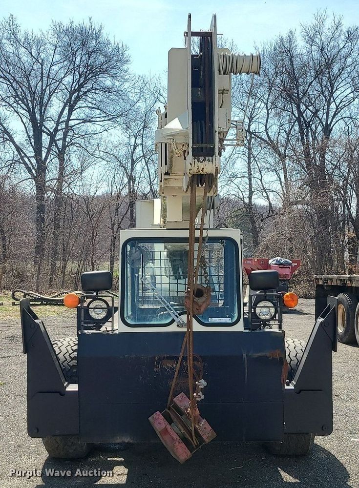 image for item LI9037 Lorain LRT-100  crane