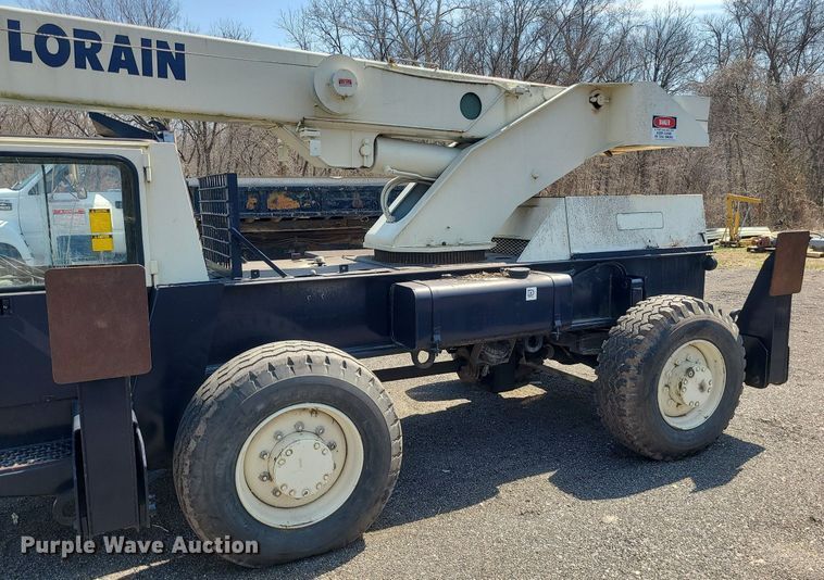 image for item LI9037 Lorain LRT-100  crane