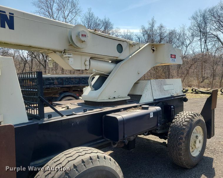 image for item LI9037 Lorain LRT-100  crane