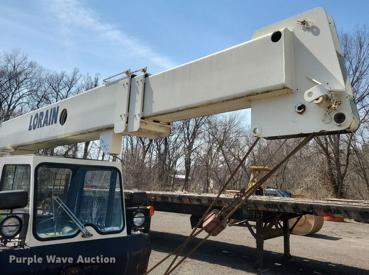 image for item LI9037 Lorain LRT-100  crane