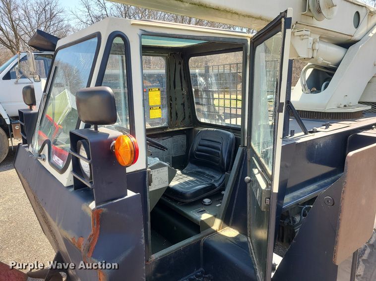 image for item LI9037 Lorain LRT-100  crane