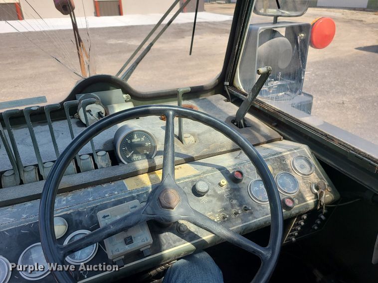 image for item LI9037 Lorain LRT-100  crane