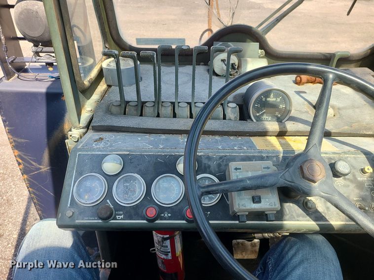 image for item LI9037 Lorain LRT-100  crane