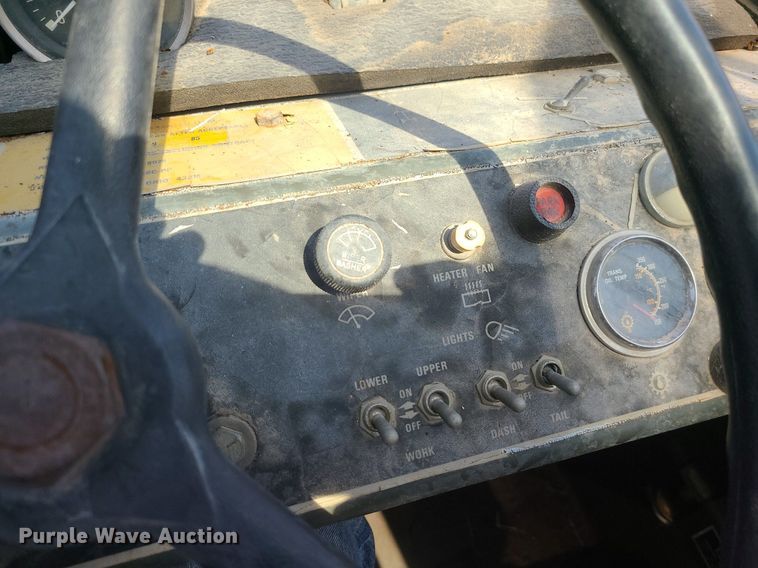 image for item LI9037 Lorain LRT-100  crane