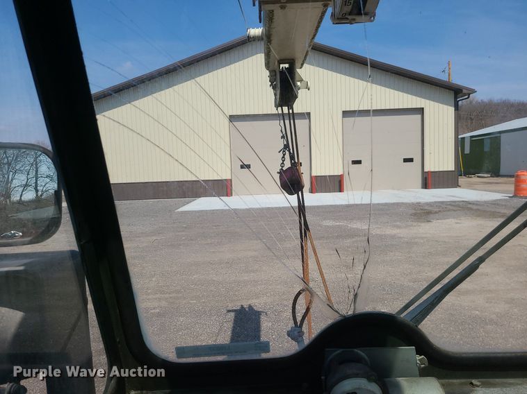 image for item LI9037 Lorain LRT-100  crane