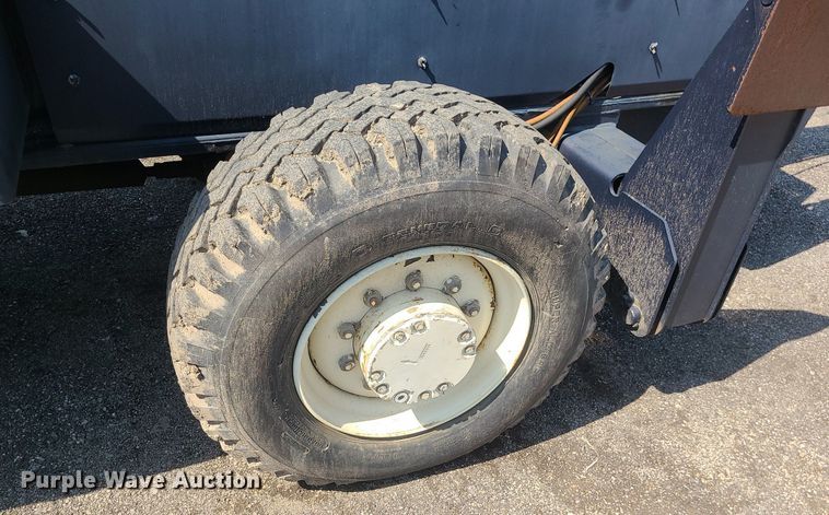 image for item LI9037 Lorain LRT-100  crane