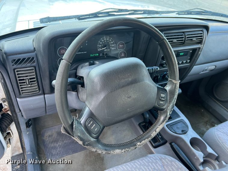 image for item LI9556 1998 Jeep Cherokee  SUV