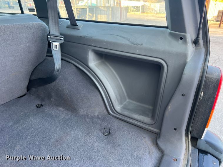 image for item LI9556 1998 Jeep Cherokee  SUV