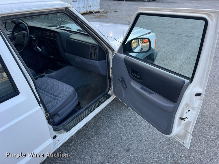 image for item LI9556 1998 Jeep Cherokee  SUV