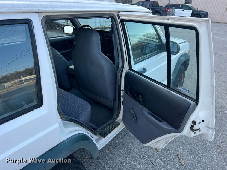 image for item LI9556 1998 Jeep Cherokee  SUV