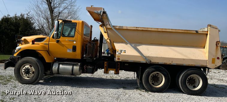 image for item LI9562 2009 International WorkStar 7500  dump truck