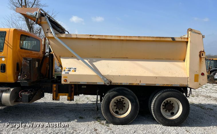 image for item LI9562 2009 International WorkStar 7500  dump truck