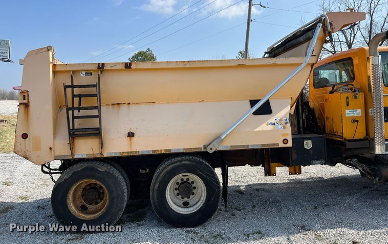 image for item LI9562 2009 International WorkStar 7500  dump truck