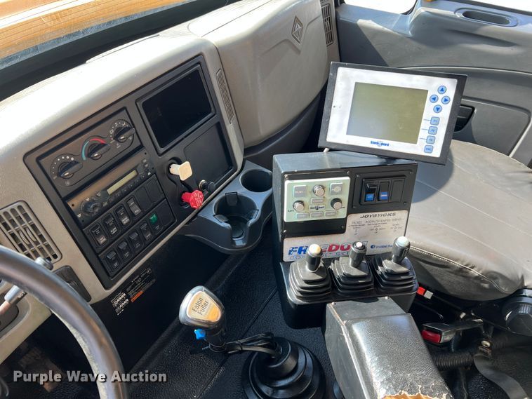 image for item LI9562 2009 International WorkStar 7500  dump truck