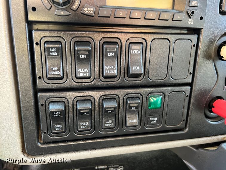 image for item LI9562 2009 International WorkStar 7500  dump truck