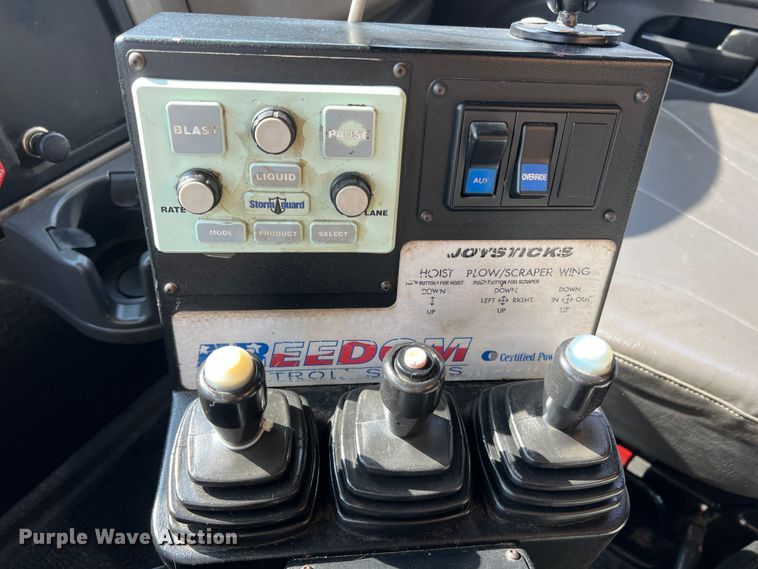 image for item LI9562 2009 International WorkStar 7500  dump truck