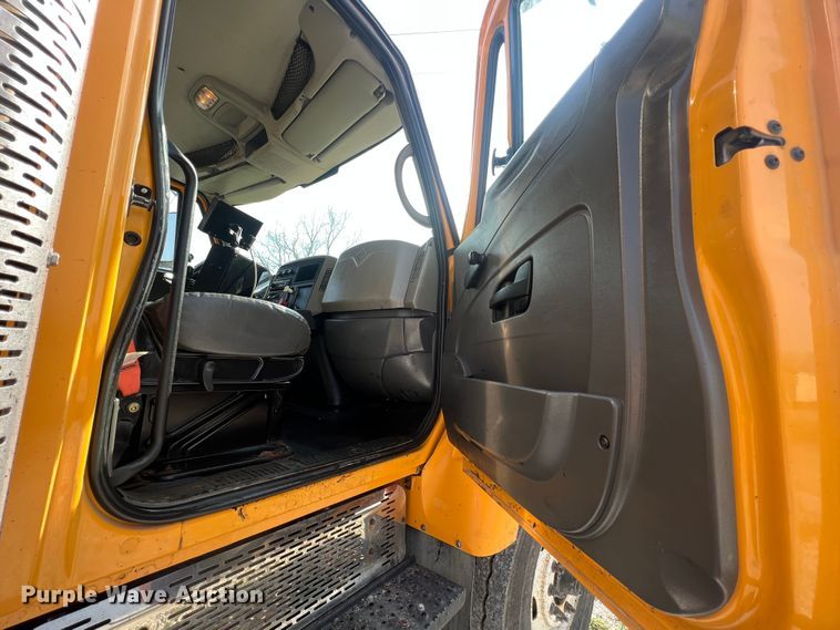 image for item LI9562 2009 International WorkStar 7500  dump truck