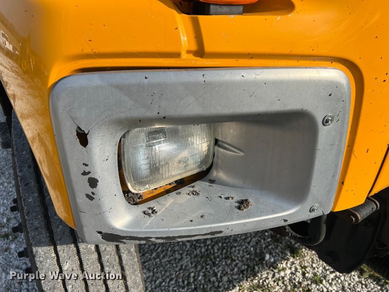 image for item LI9563 2004 Chevrolet C7500  oil distributor truck