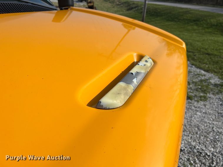 image for item LI9563 2004 Chevrolet C7500  oil distributor truck