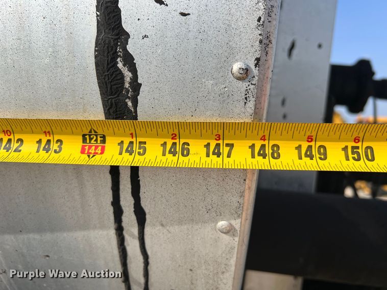 image for item LI9563 2004 Chevrolet C7500  oil distributor truck