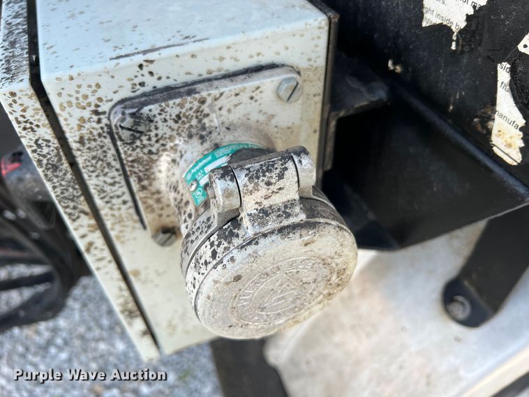 image for item LI9563 2004 Chevrolet C7500  oil distributor truck