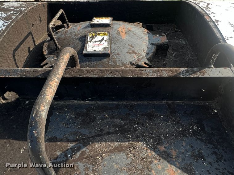 image for item LI9563 2004 Chevrolet C7500  oil distributor truck