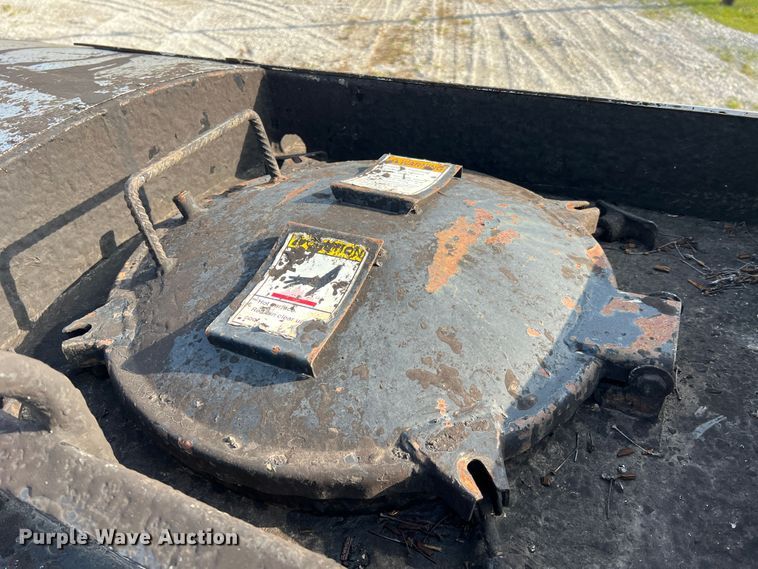 image for item LI9563 2004 Chevrolet C7500  oil distributor truck