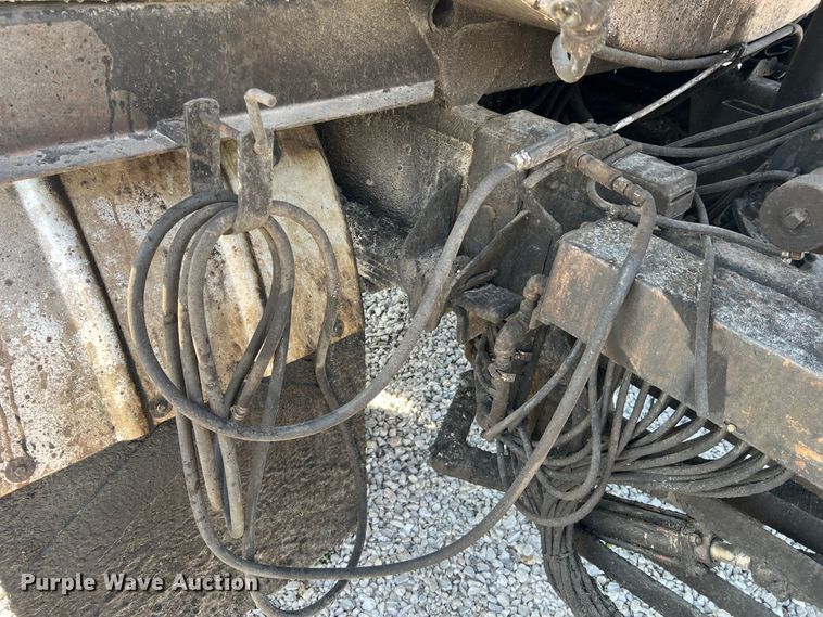 image for item LI9563 2004 Chevrolet C7500  oil distributor truck