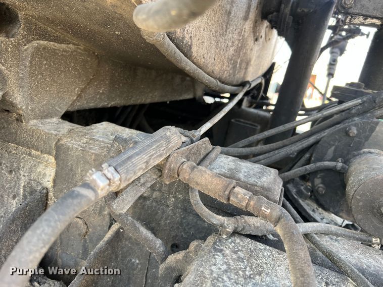 image for item LI9563 2004 Chevrolet C7500  oil distributor truck