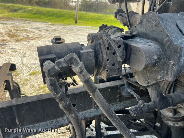 image for item LI9563 2004 Chevrolet C7500  oil distributor truck