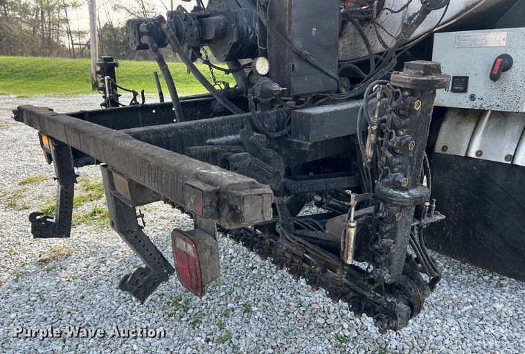 image for item LI9563 2004 Chevrolet C7500  oil distributor truck